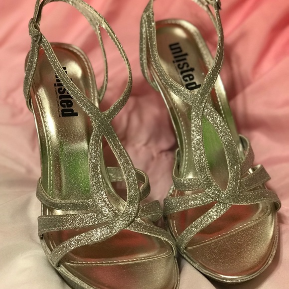 Silver Heels - Picture 3 of 5